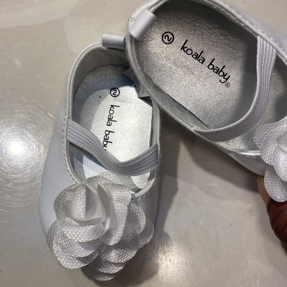 Newborn Babygirl Girls Shoes 6 pair 0-9 months - Picture 5 of 10